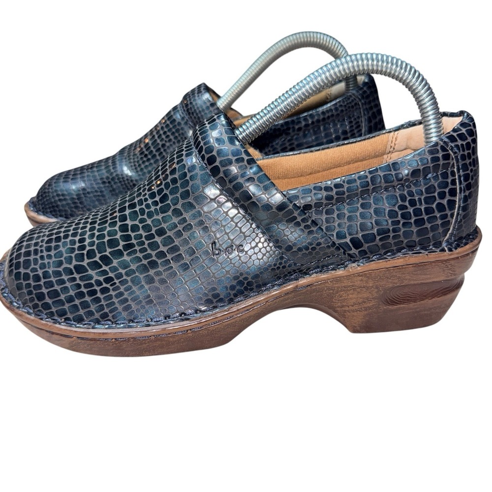 B.O.C. Dark Blue Faux Crocodile Clogs Faux Wood Bases Nursing Shoes Size 8.5M